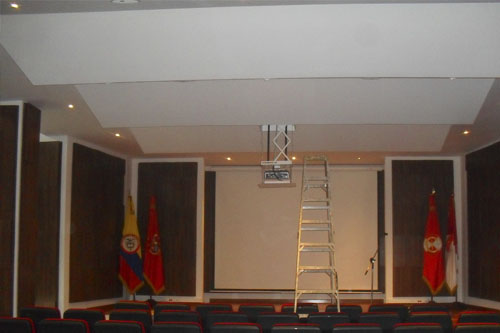 instalacion ascensor videobeam auditorio escuela militar